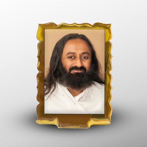 D2 stand with picture of Gurudev Sri Sri Ravi Shankar. This is a good photo stand for cars